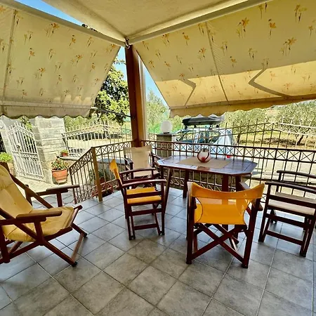 Shell-paralia Ofriniou Ofrínion