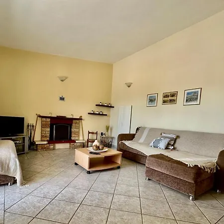 Holiday home Shell-paralia Ofriniou