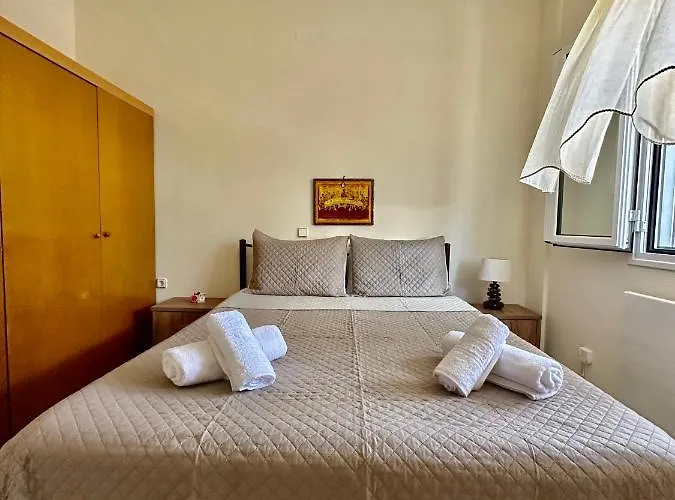 Shell-paralia Ofriniou Ofrínion