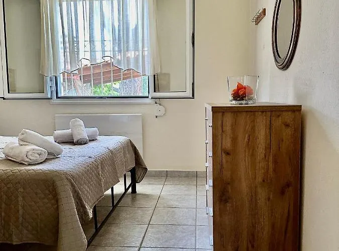 Shell-paralia Ofriniou *